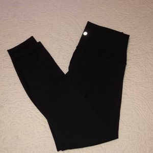 Lululemon Wunder Under size 8